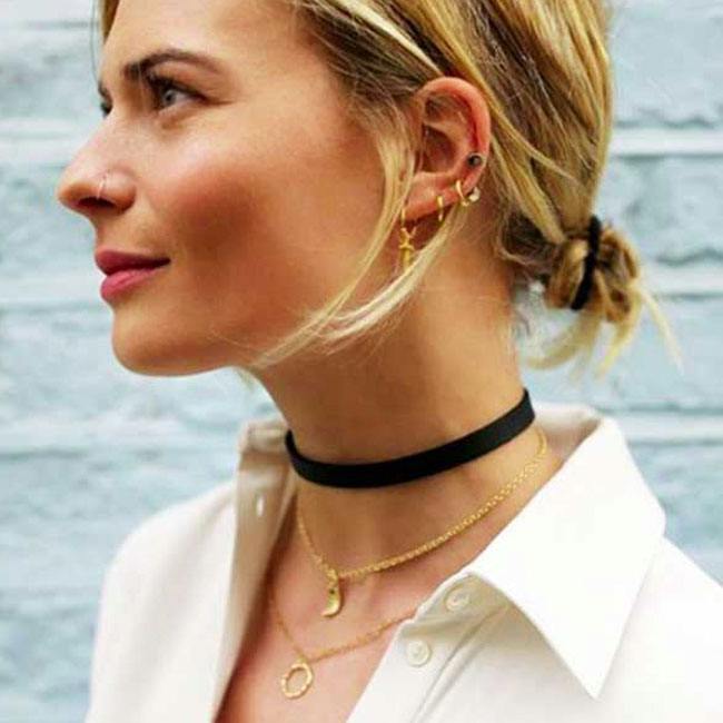 The '90s Choker Is Back With a Vengeance