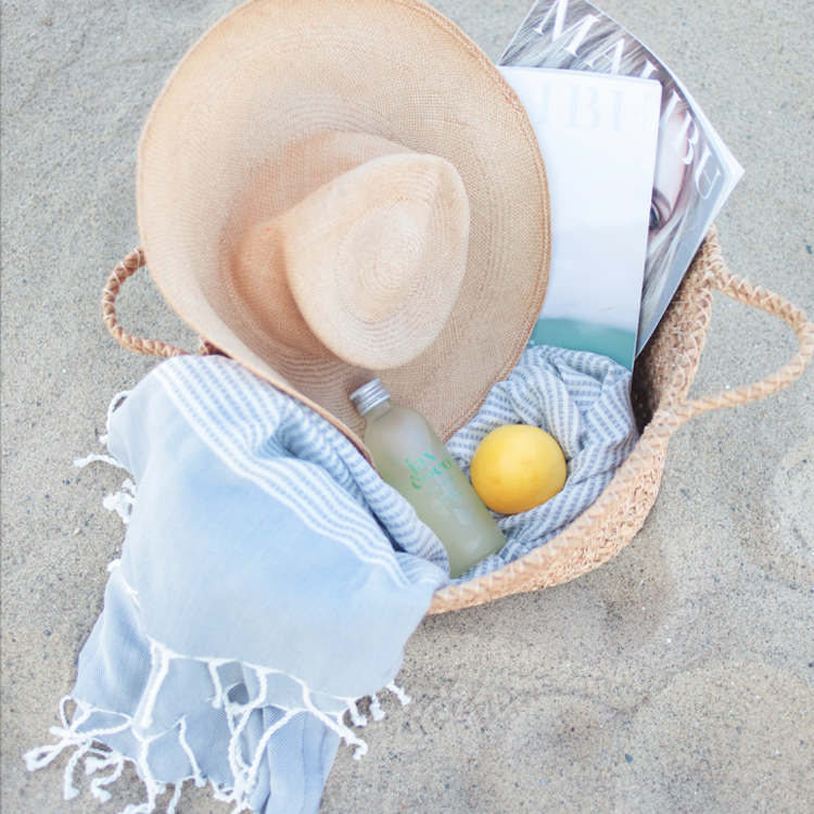 10 Essentials To Keep In Your Beach Bag At All Times