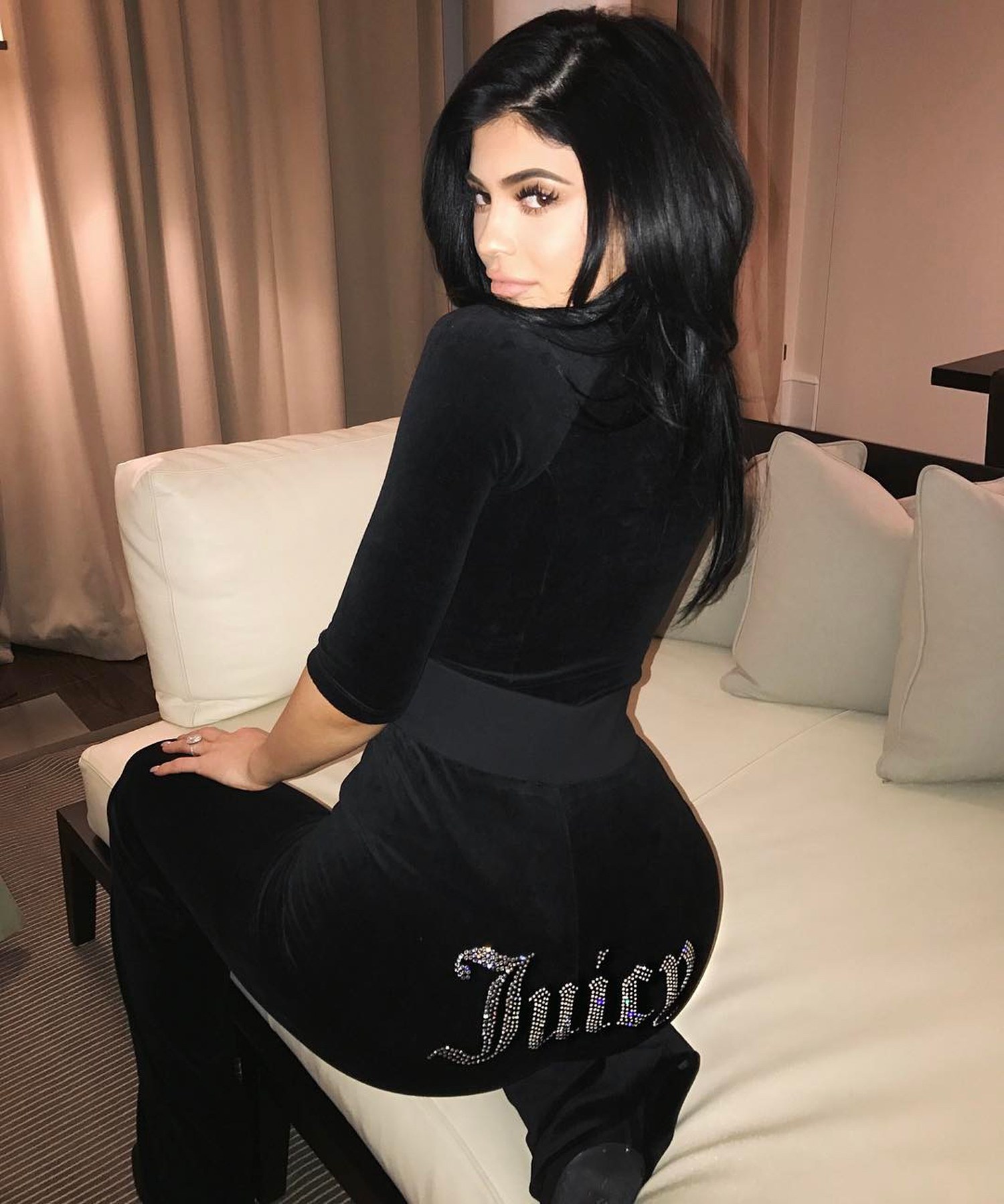 kylie-jenner-juicy-couture-tracksuit