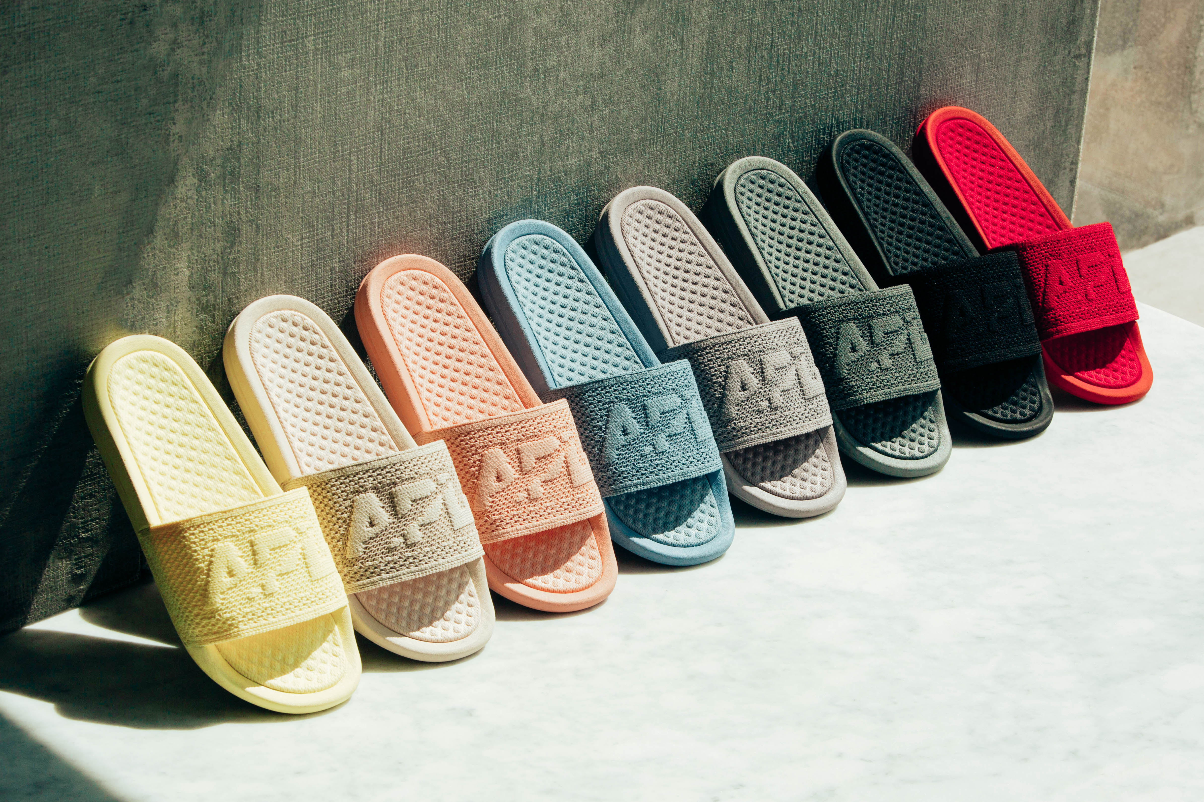 apl slides black